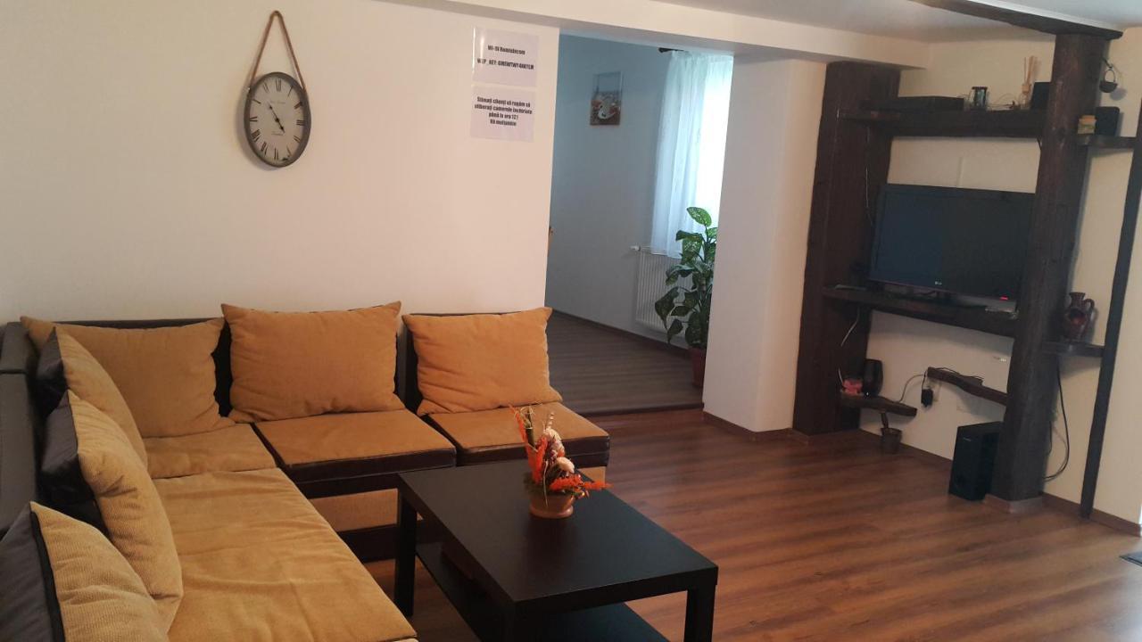 Casa De Oaspeti Laura Rîşnov Extérieur photo
