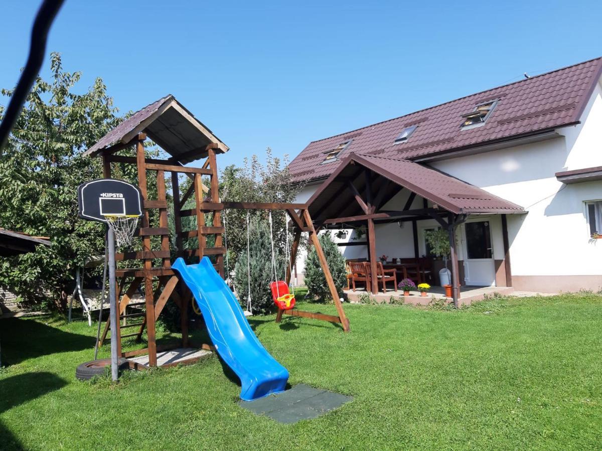 Casa De Oaspeti Laura Rîşnov Extérieur photo