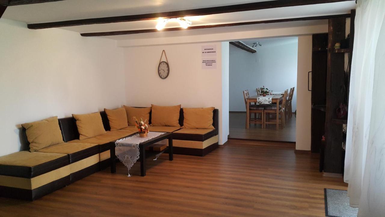 Casa De Oaspeti Laura Rîşnov Extérieur photo