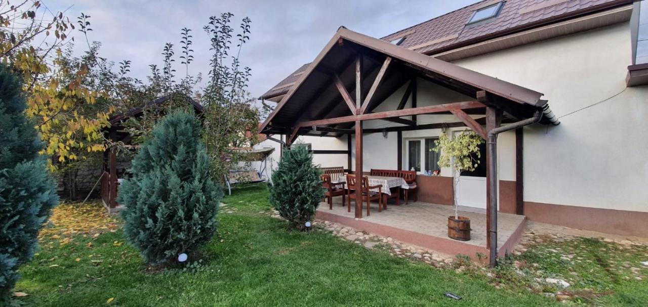 Casa De Oaspeti Laura Rîşnov Extérieur photo