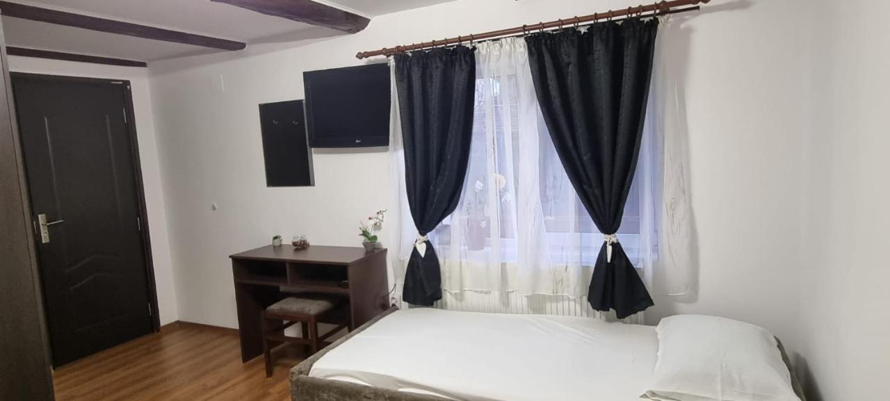 Casa De Oaspeti Laura Rîşnov Extérieur photo