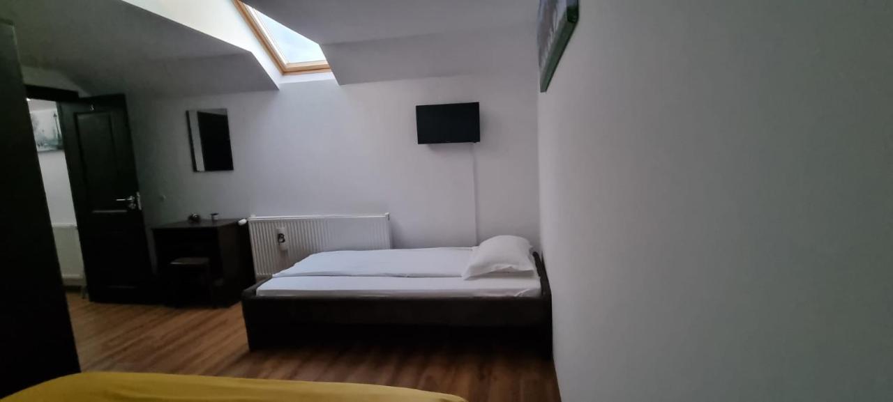 Casa De Oaspeti Laura Rîşnov Extérieur photo